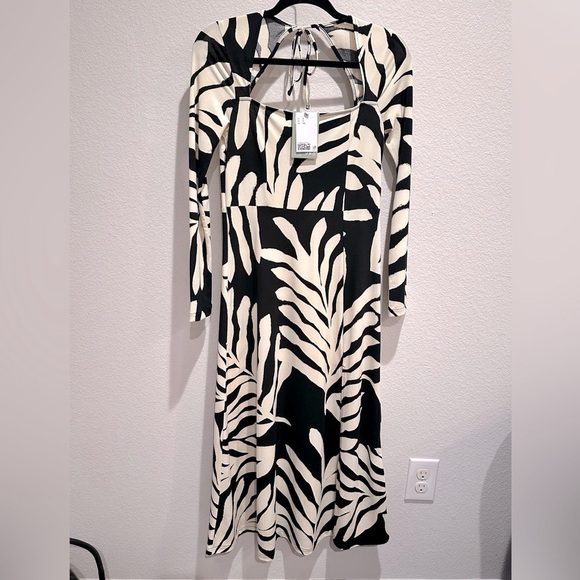 H&M Square Neck Black / Cream Leaf Tropical Print Jersey Midi Dress NWT- Size S - Picture 3 of 7